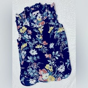 Feminine, ruffle detail sleeves